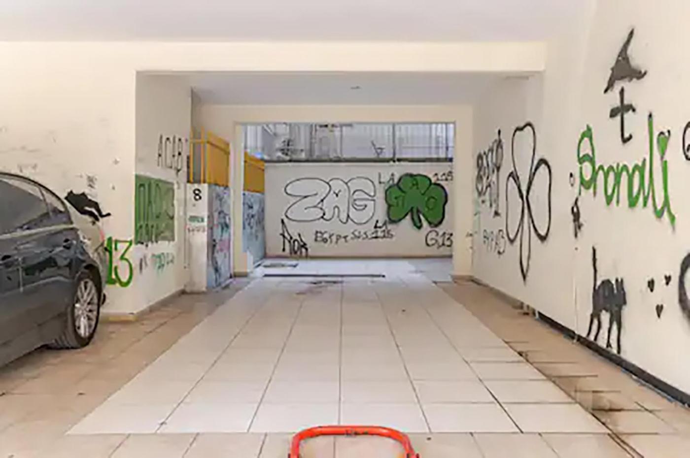 Apartment Skyview Penthouse / Athens